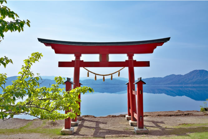 絶景・松島湾を望む高台にある神社。美しい日本庭園も併設
