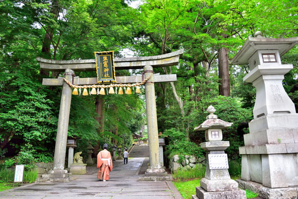 絶景・松島湾を望む高台にある神社。美しい日本庭園も併設